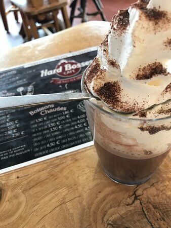 Hard bosses café "Chez Nano"