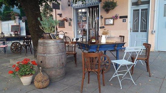 Par Dessus Le Marché