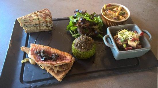 Au Pied Dans le Plat