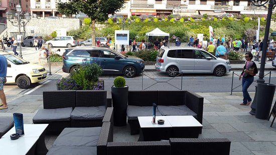 Le Pur Bar Restaurant