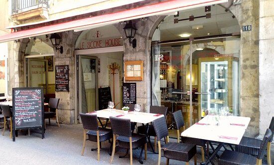Le Scone House